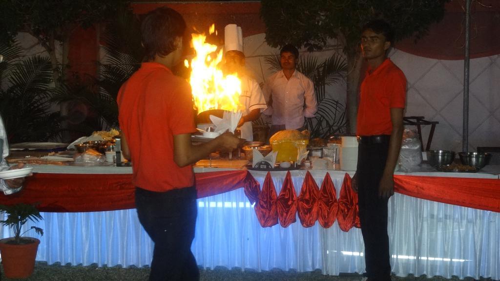 Hotel Shri Khedapati International Dewas Dış mekan fotoğraf